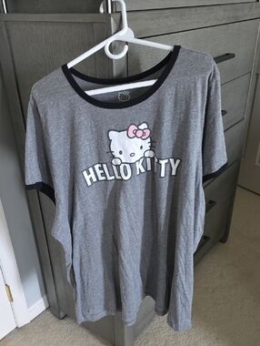 torrid Gray Hello Kitty Short Sleeve Tee with Pink Bow and Black Trim